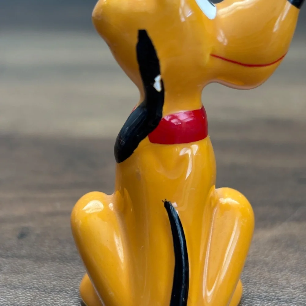 VINTAGE Walt Disney Productions Sitting PLUTO Ceramic Porcelain Figurine 2.25